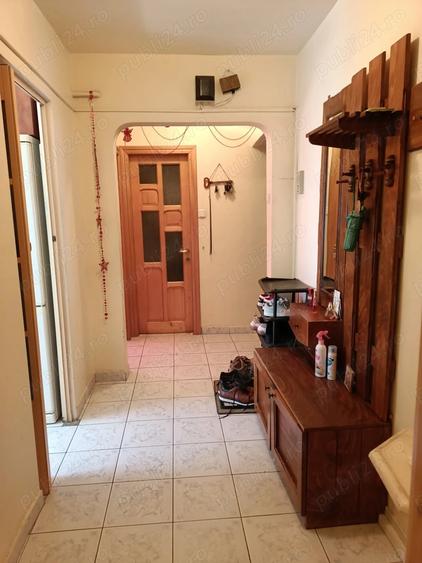 Apartament cu 3 camere semidecomandat în Govândari