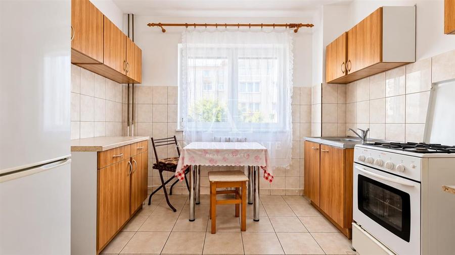 Apartament cu 3 camere semidecomandat în Cantemir