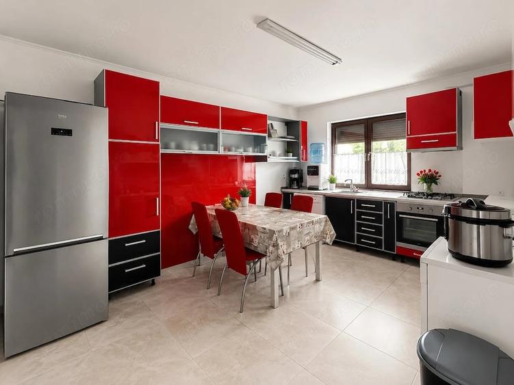 Casă cu Teren 2800 Mp în Central