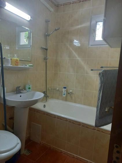 Apartament cu 4 camere semidecomandat în Drumul Taberei