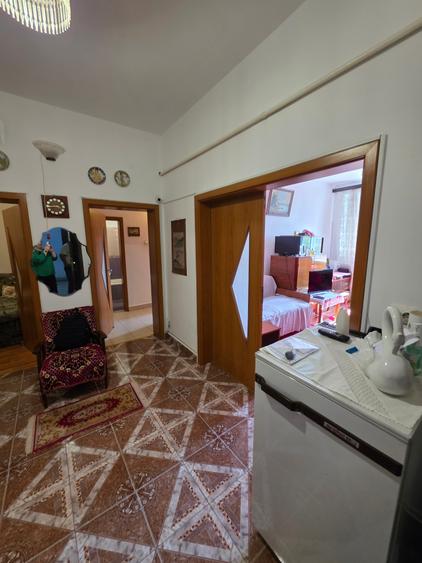 Apartament cu 3 camere decomandat în Drumul Taberei