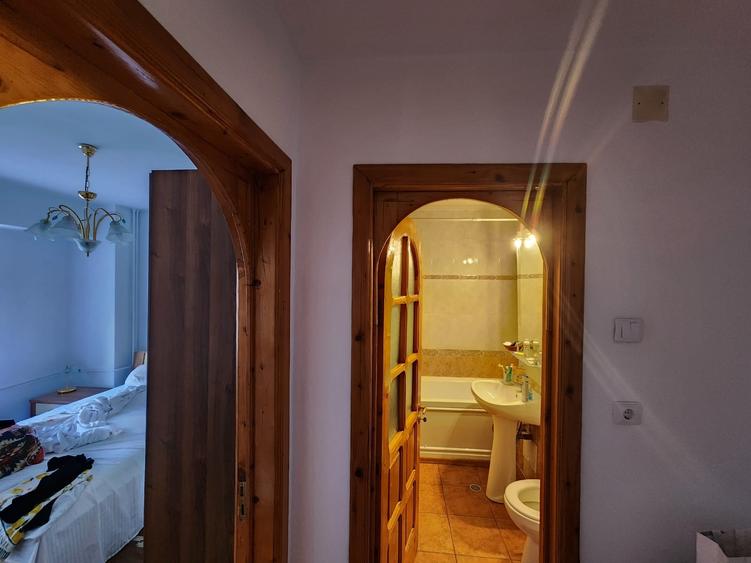 Apartament cu 3 camere decomandat în Nerva Traian