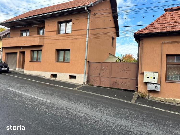 Casă cu 5 camere cu Teren 163 Mp în Central