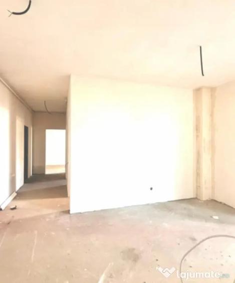 Apartament cu 4 camere decomandat în Florești
