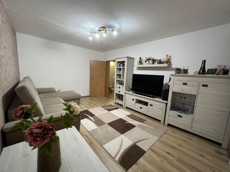 Apartament cu 4 camere decomandat în Central