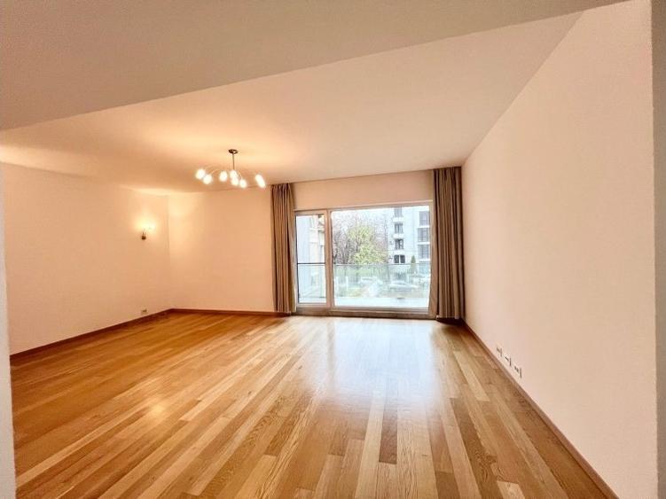 Apartament cu 4 camere în Aviatorilor