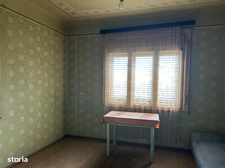 Casă cu 3 camere în Sântion