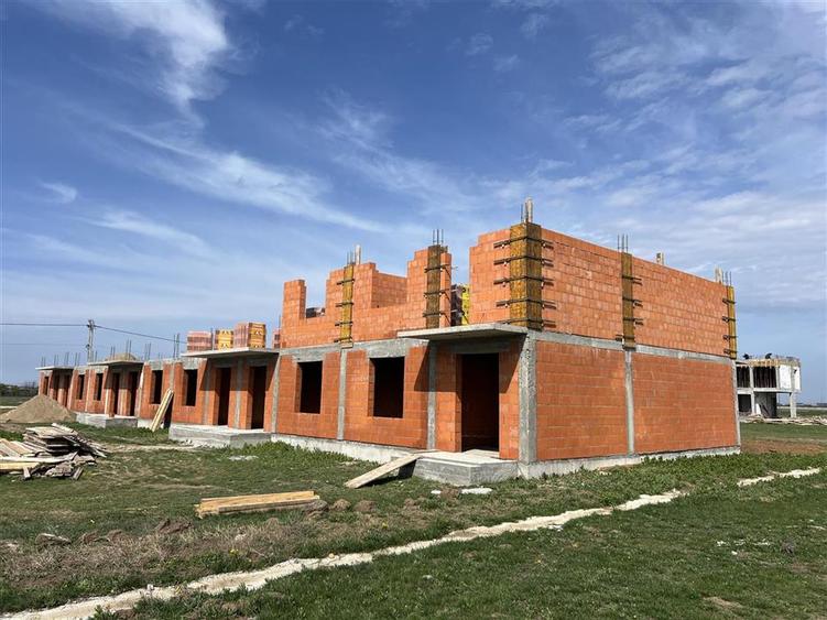 Apartament cu 3 camere decomandat în Sântandrei