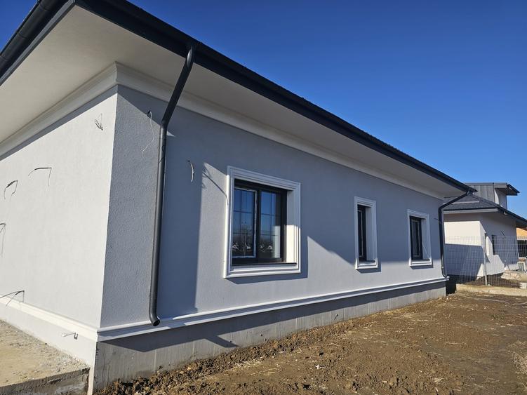 Casă individuală cu 5 camere cu Teren 600 Mp în Central