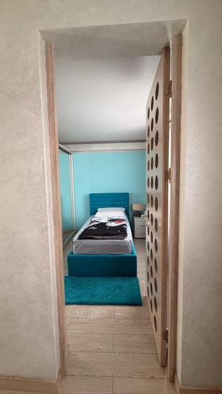 Apartament cu 5 camere decomandat în George Enescu