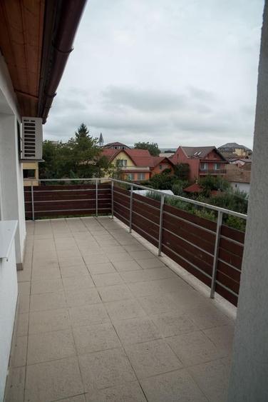 Apartament cu 4 camere decomandat, mobilat în Între Lacuri