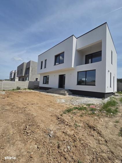 Casă cu 4 camere cu Teren 420 Mp în Central