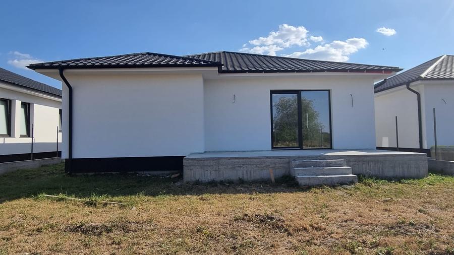 Casă individuală cu 4 camere cu Canalizare în Nord