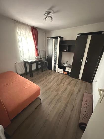 Garsonieră decomandată, mobilată în Gruia