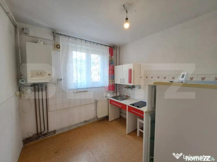 Apartament cu 3 camere semidecomandat în Griviței
