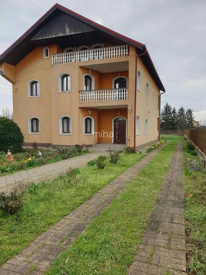 De vanzare casa cu 28 de ari in Martinesti