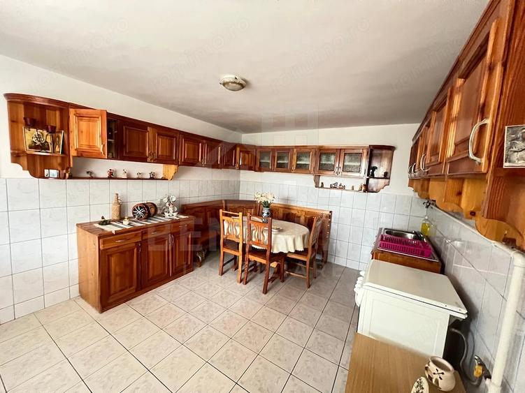 Casă cu 16 camere cu Teren 1100 Mp în Central