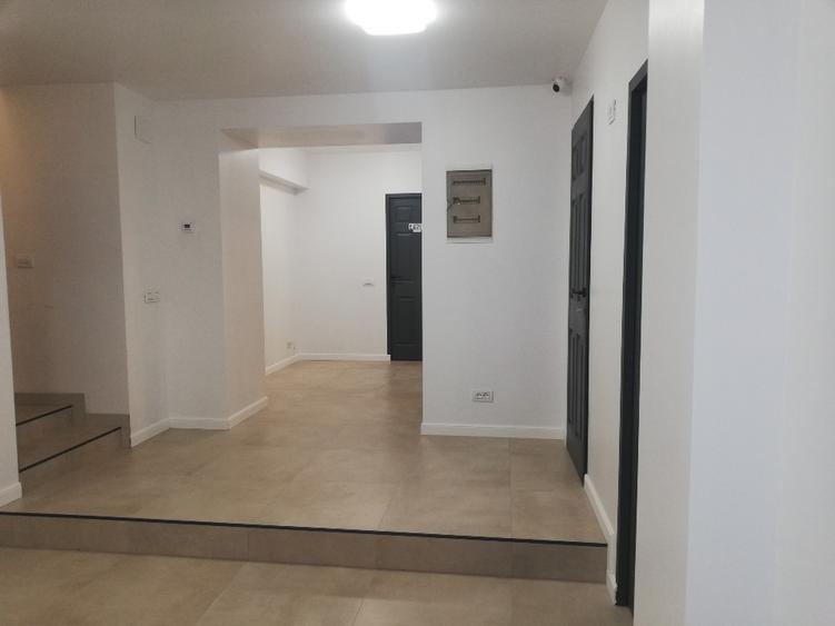 Casă individuală cu 5 camere cu Teren 200 Mp în Obor