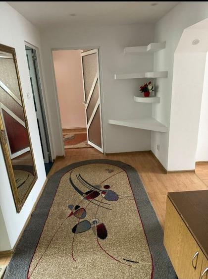 Apartament cu 3 camere semidecomandat în Ultracentral