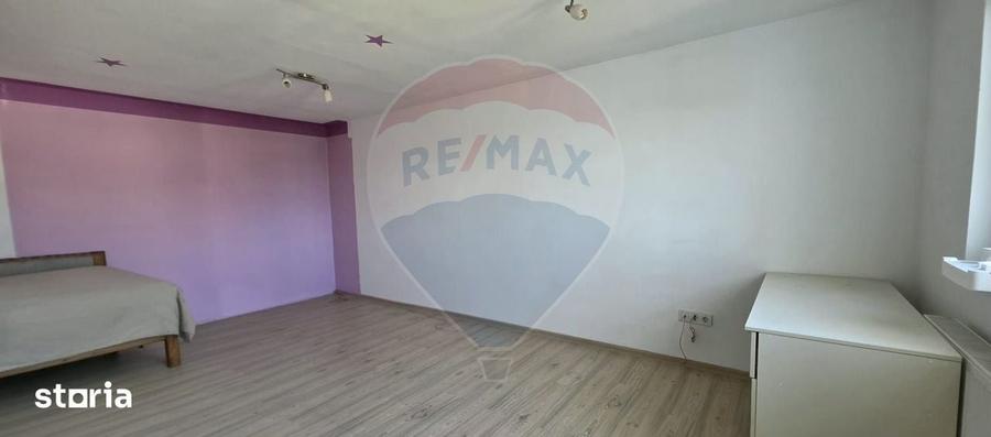 Casă cu 5 camere cu Teren 1192 Mp în Crevedia