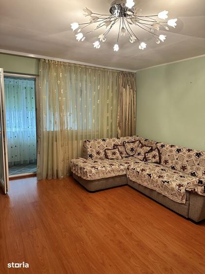 Apartament cu 3 camere semidecomandat, mobilat în Orizont