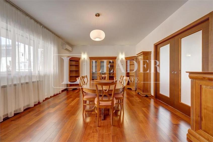Apartament cu 4 camere semidecomandat, mobilat în Dacia