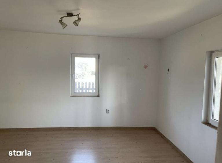 Casă cu 3 camere cu Teren 900 Mp în Dărmănești