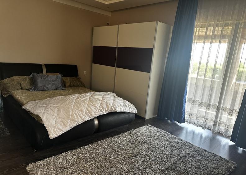 Casă individuală cu 5 camere cu Canalizare în Theodor Pallady