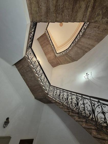Apartament cu 4 camere semidecomandat în Ultracentral