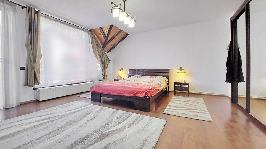 Casă individuală cu 5 camere cu Canalizare în Florilor