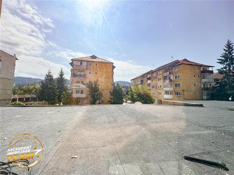 Apartament cu 4 camere decomandat, mobilat în Central