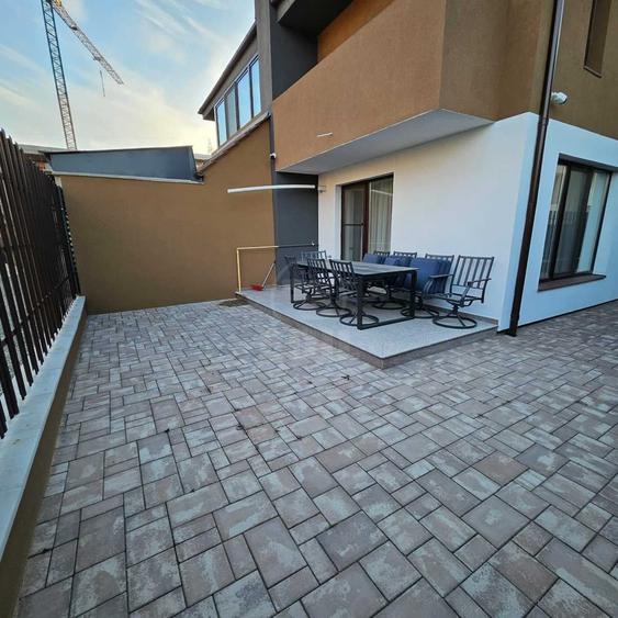 Duplex cu 4 camere cu Canalizare în Florești