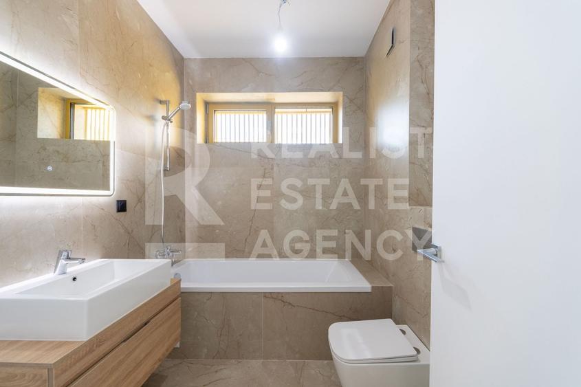 Casă individuală cu 5 camere cu Canalizare în Nord