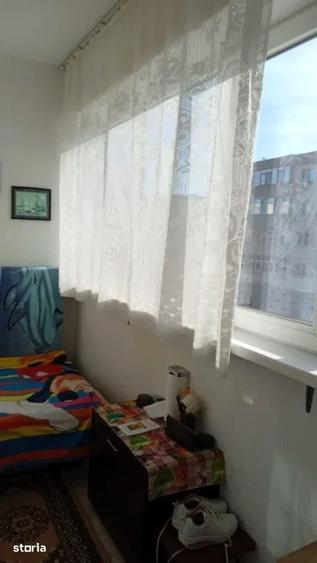 Garsonieră decomandată în Sud