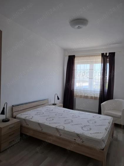 Apartament cu 3 camere decomandat în Tractorul