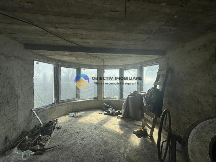 Casă cu Teren 953 Mp în Gura Văii
