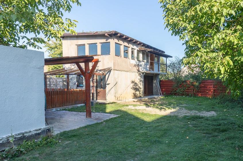 Casă individuală cu 4 camere cu Canalizare în Vulcan
