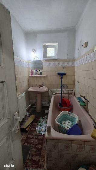 Casă cu 4 camere cu Teren 1564 Mp în Central
