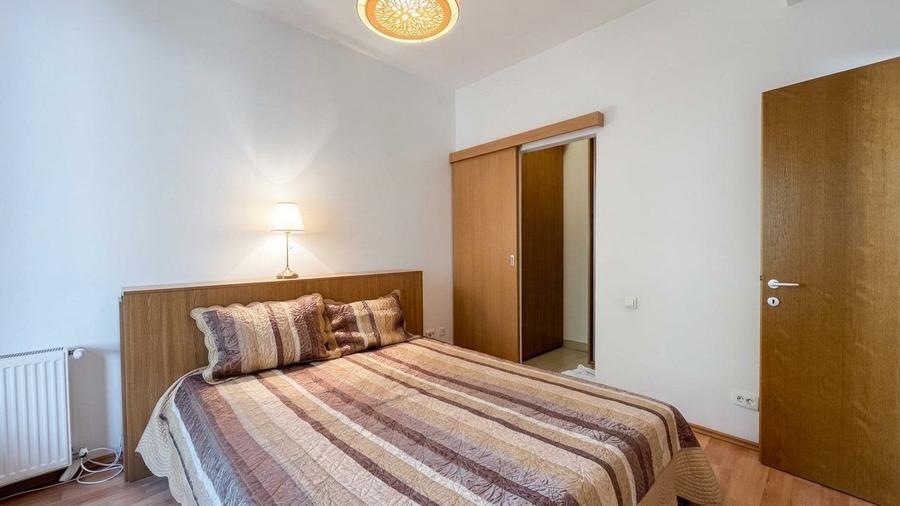 Apartament cu 2 camere semidecomandat, mobilat în Pajura