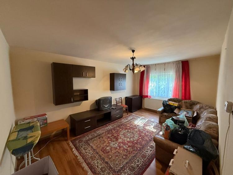 Apartament cu 3 camere decomandat, mobilat în Bogdan Vodă