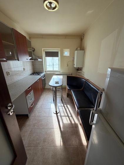 Apartament cu 2 camere decomandat, mobilat în Central
