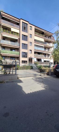Apartament cu 2 camere semidecomandat în Dobroești