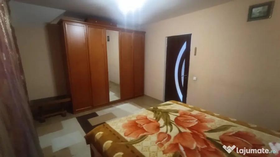 Casă cu 5 camere cu Teren 250 Mp în Brestei
