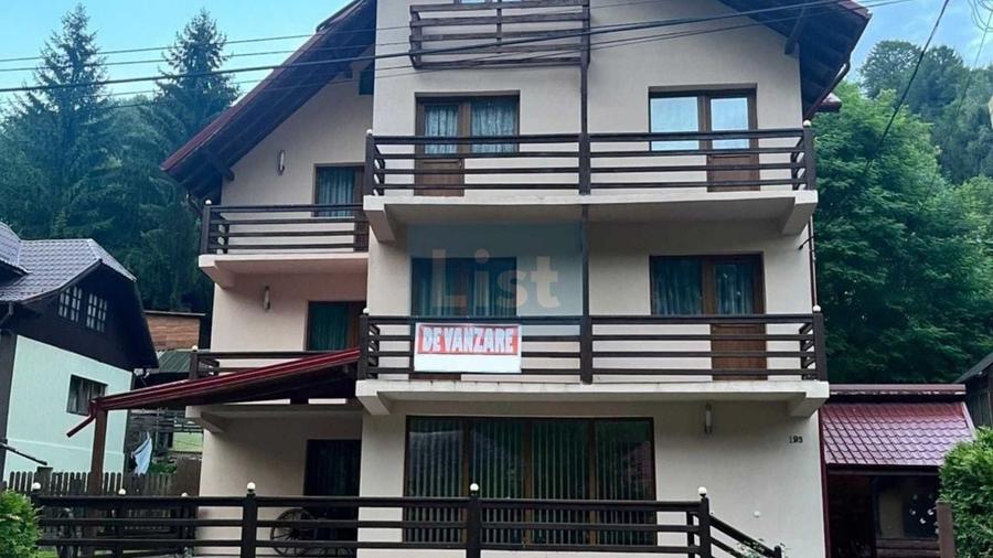 Casă cu 11 camere cu Canalizare în Dâmbovicioara