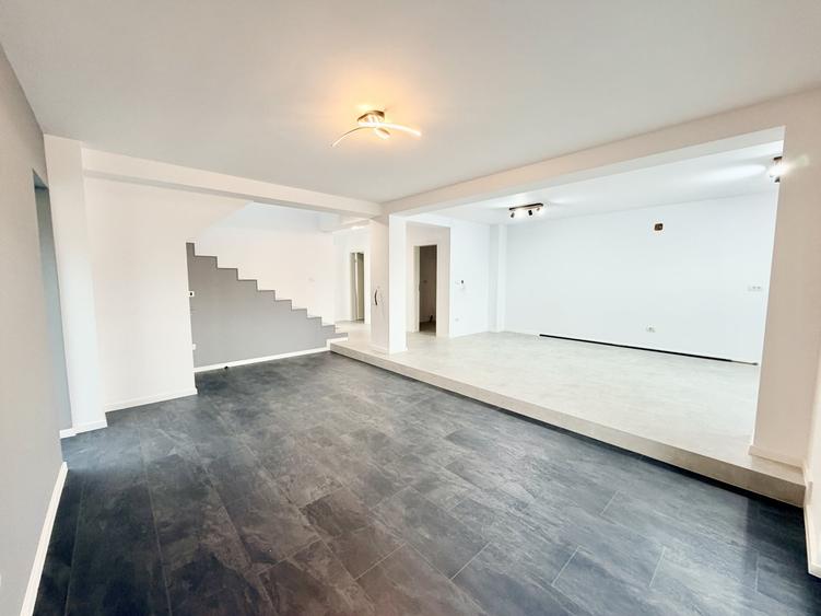 Duplex cu 4 camere cu Canalizare în Moșnița Nouă