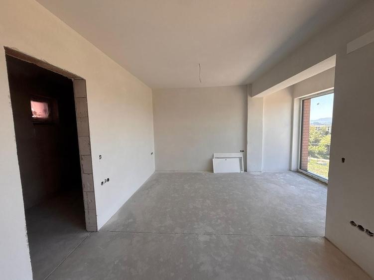Duplex cu 4 camere cu Canalizare în Gușterița