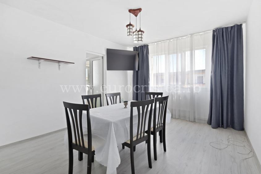 Apartament cu 3 camere semidecomandat, mobilat în Central
