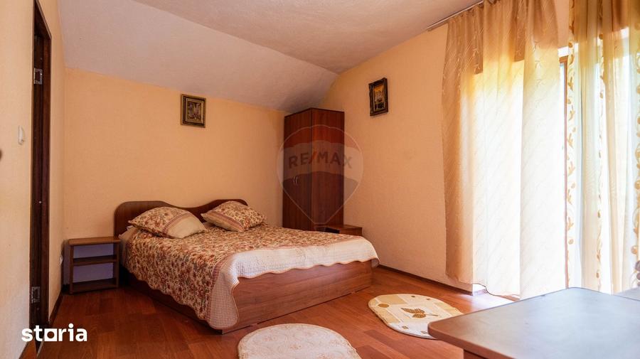 Casă cu Teren 1348 Mp în Dăești