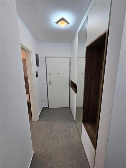 Apartament cu 3 camere decomandat, mobilat în Tractorul