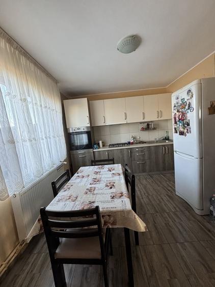 Casă cu 4 camere în Vladimirescu